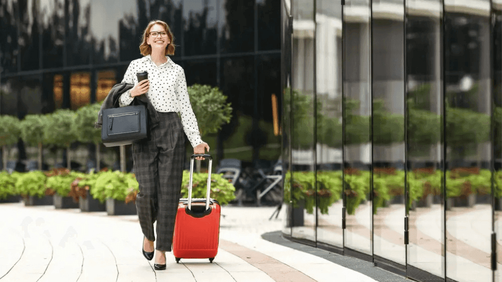 Travel-friendly ensembles with stylish accessories